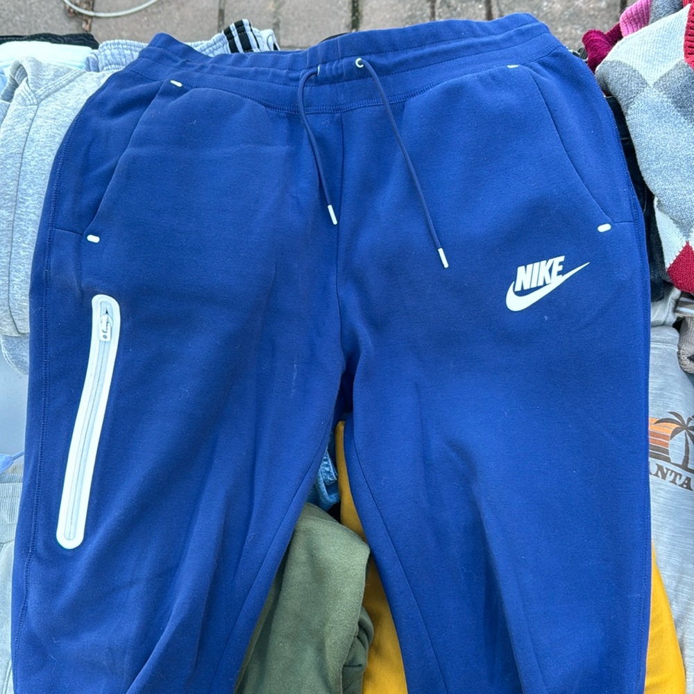 NIKE SWEATS